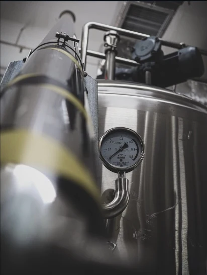 Pressure gauge on the still